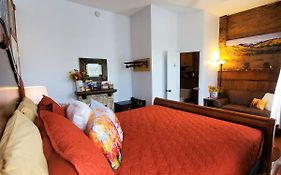 Aspen Inn Fall Suite